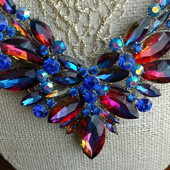 Multicolored Crystal Rhinestone Necklace - Picture 3 of 4